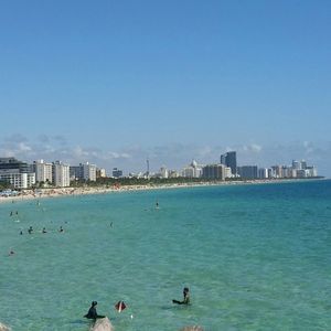 Meet your Posher, Zury